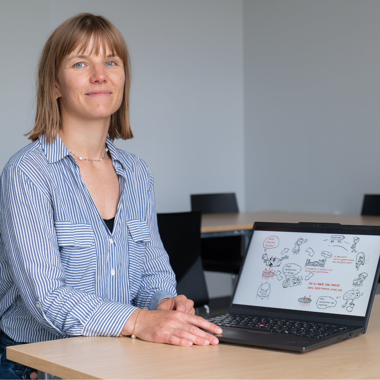 Thomas taler med sine venner om mørket